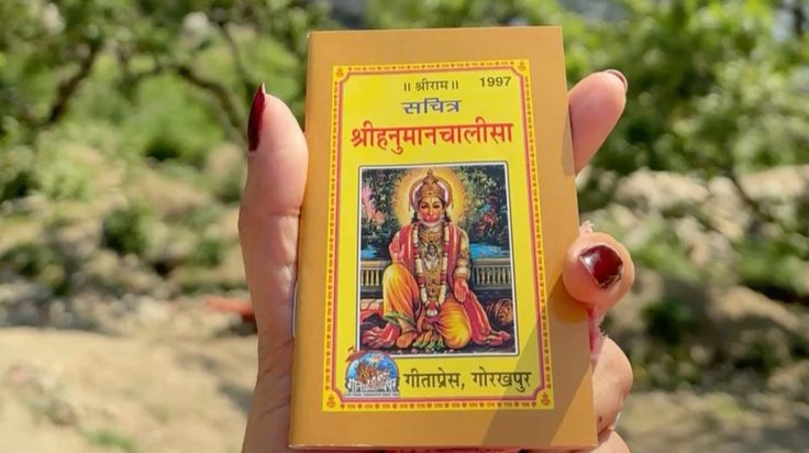 शनिवार को हनुमान चालीसा पढ़ने के 7 चमत्कारी लाभ जो जीवन बदल दें