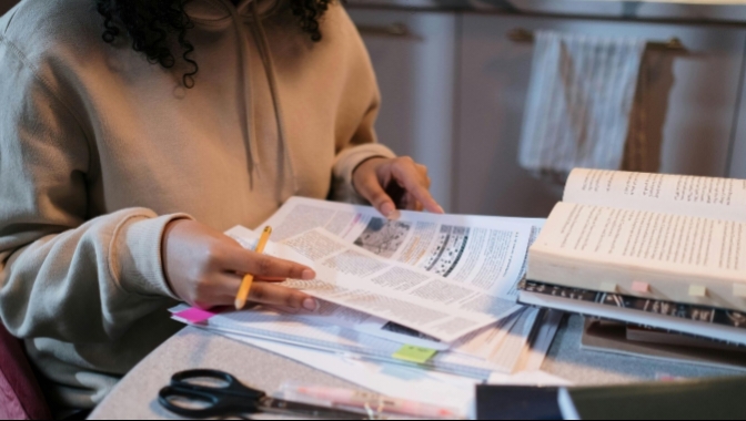 परीक्षा की तैयारी कैसे करें बिना तनाव के – Parents और Students के लिए गाइड