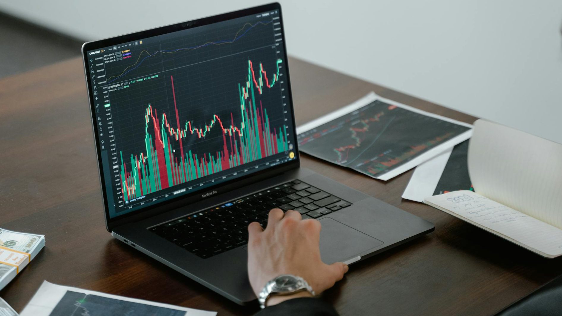 शेयर बाजार में हलचल: Nifty 50 ने 25,400 का स्तर पार किया, तीन स्टॉक्स पर खरीदारी की सलाह