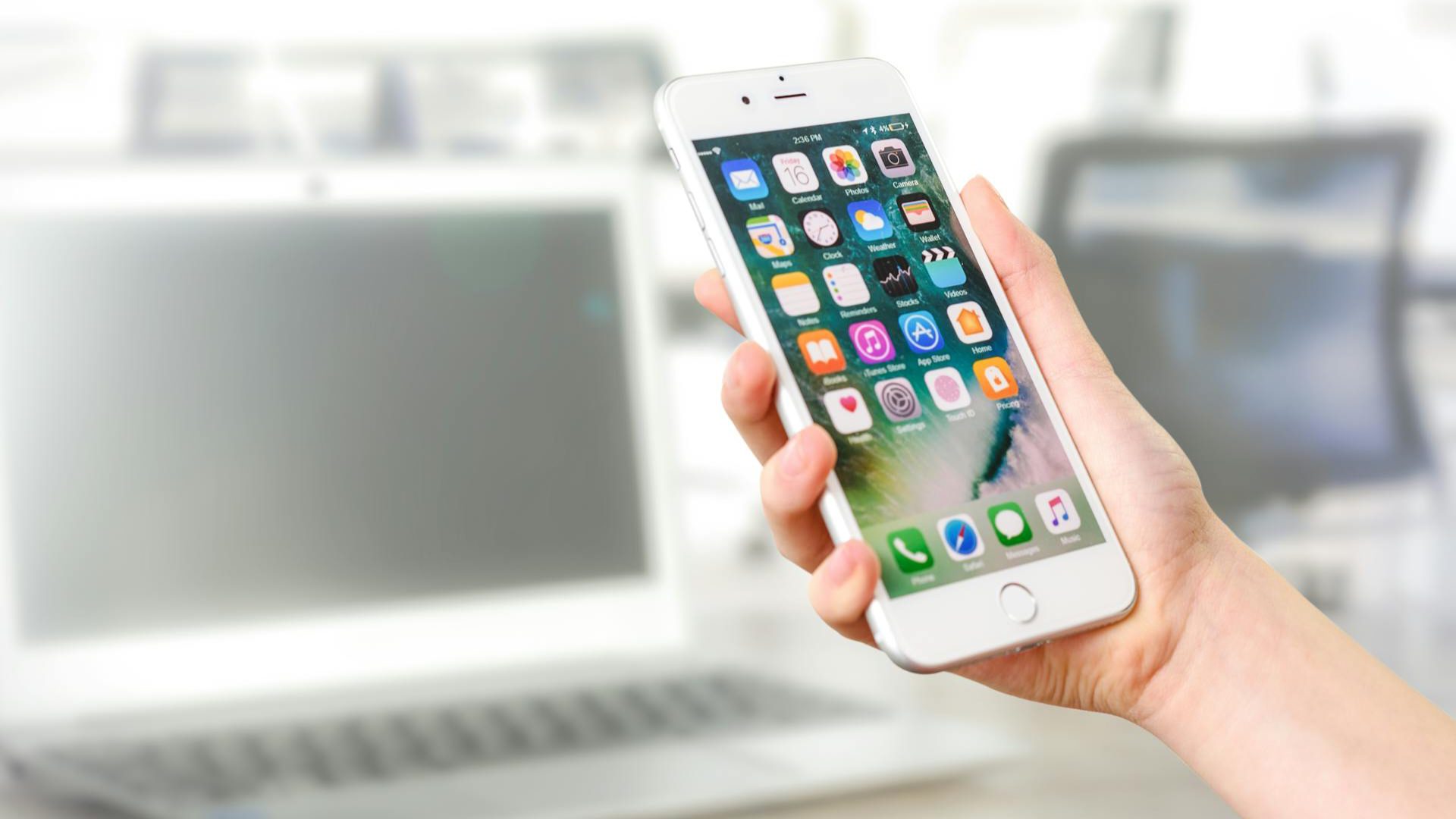 2025 के Top 5 स्मार्टफोन जिनमें हैं सबसे ज़्यादा एडवांस फीचर्स