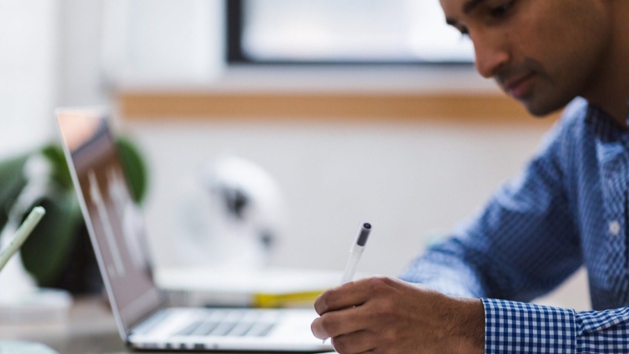 भारत में टॉप हायरिंग सेक्टर्स 2025: जाने किन इंडस्ट्रीज में मिल रही हैं अच्छी नौकरियाँ