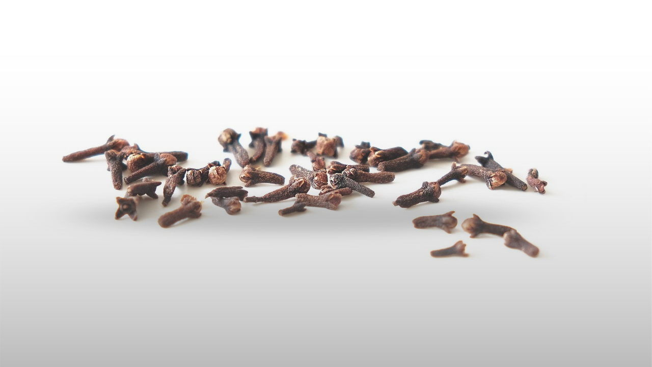 रोज़ सिर्फ 1 लौंग खाने से शरीर में क्या होता है? सामने आया चौंकाने वाला सच, डॉक्टर भी रह गए हैरान!