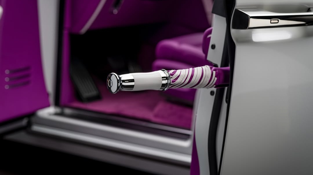 इस लग्जरी कार की एक छतरी की कीमत में आ जाएगी चमचमाती स्पोर्ट्स बाइक! आखिर इसमें ऐसा क्या है खास?