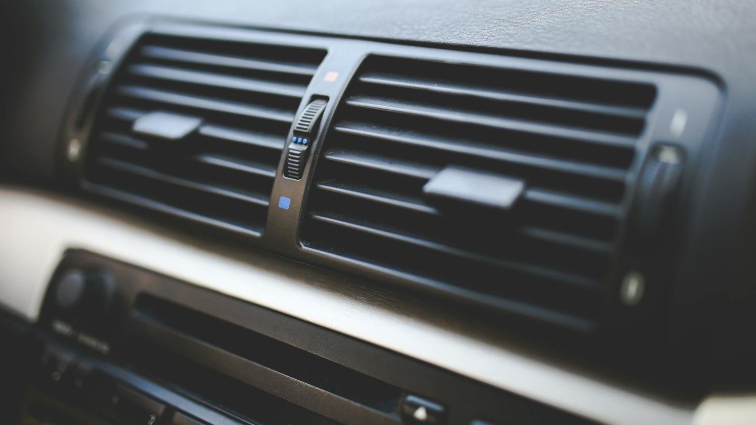 कार के AC की कूलिंग बढ़ाने के आसान घरेलू तरीके