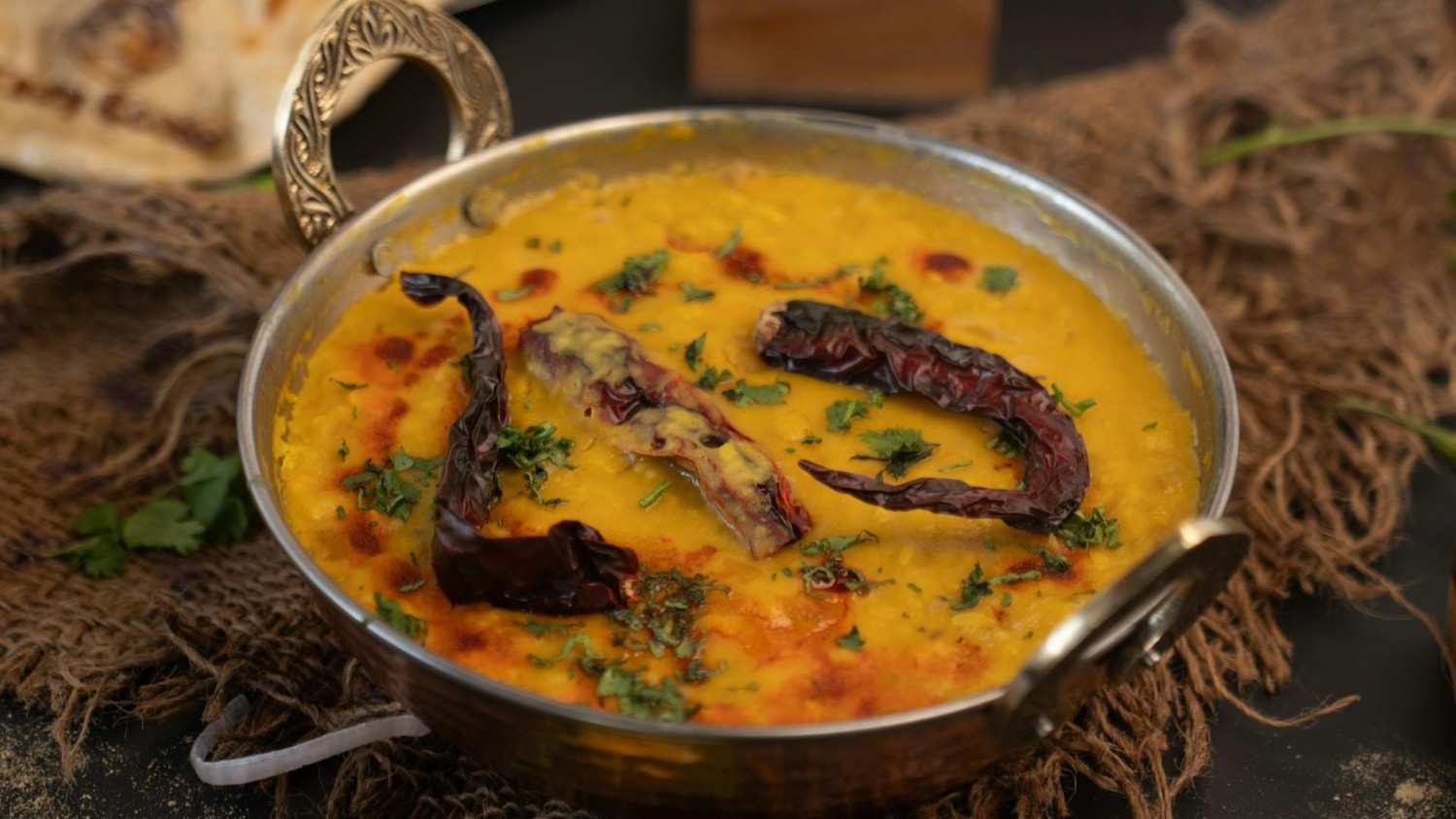 ढाबा स्टाइल दाल तड़का बनाने की विधि और तड़के का राज